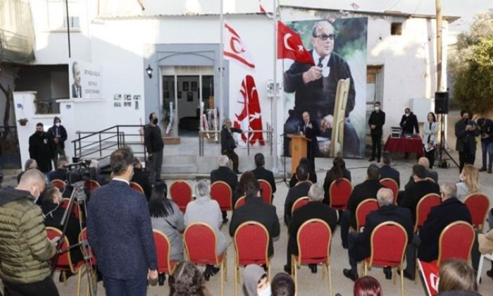 Cumhurbaşkanı Ersin Tatar, Akçay’da Dr. Fazıl Küçük büstü ile Dr. Fazıl Küçük Eğitim Evi ve Kütüphanesi’nin açılışını gerçekleştirdi