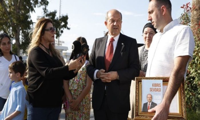 Maraş’ın 1 milyonuncu ziyaretçisine belgesi Cumhurbaşkanı Tatar’dan: “Maraş açılımı, KKTC için büyük bir ekonomik potansiyel taşıyor”