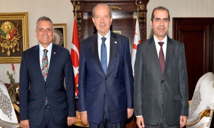 Cumhurbaşkanı Ersin Tatar, Türk Bankası Grup Yönetici Direktörü Erhan Raif ve Türk Bankası Genel Müdürü Mustafa Kayahan’ı kabul etti