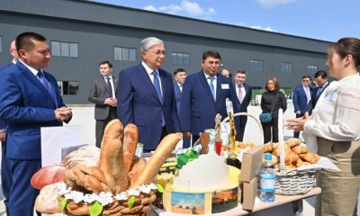 Devlet başkanı Pavlodar bölgesi işletmelerinin ürünleri ile tanıştı