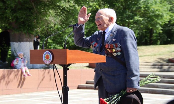 “Birleşik Rusya” ve “Zafer Gönüllüleri” 21 binden fazla ön cephe askerini, ablukadan sağ kurtulanları ve iç cephe çalışanlarını tebrik etti